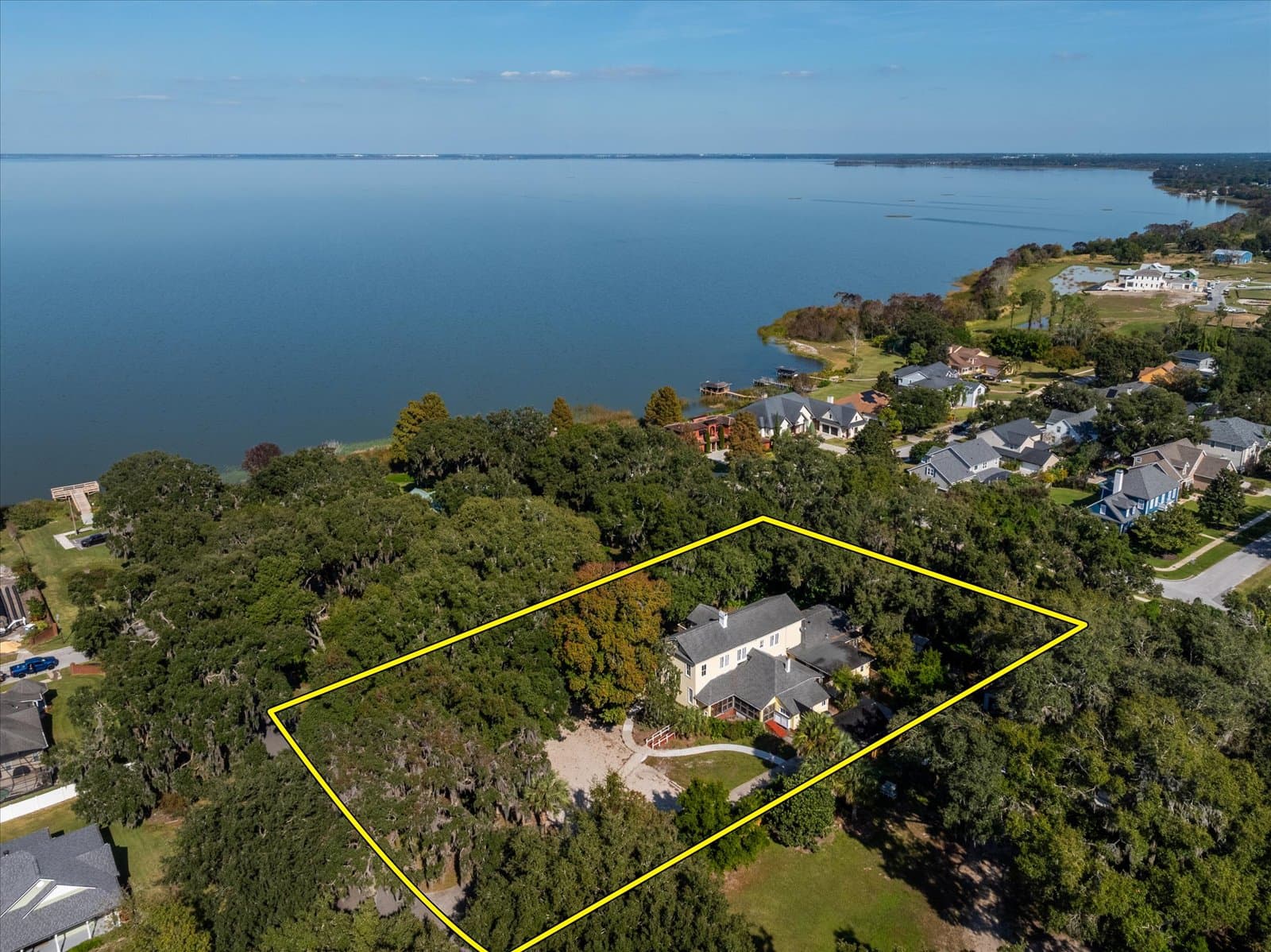 Aerial view of Oakland Manor House and grounds