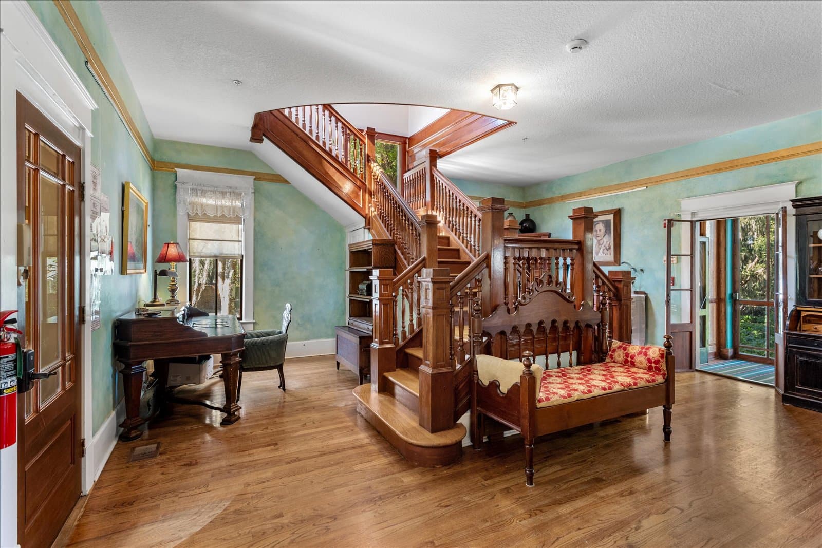 Historic Oakland Manor House